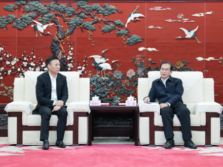 江毅與廣西壯族自治區梧州市委書記蔣連生舉行會談