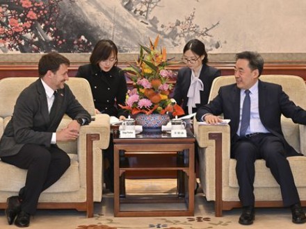 國家能源局局長王宏志會見俄羅斯石油股份公司總裁謝欽